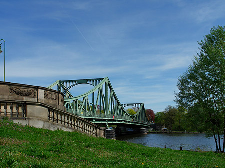 Brücke mit Ufer - Brandenburg (Potsdam)