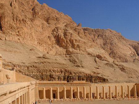 Eingang zu Tempel der Hatschepsut - Landesinnere